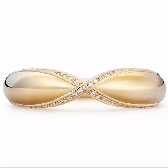 New Women’s Yellow Gold Diamond Beautiful Ring - Picture 3 of 3